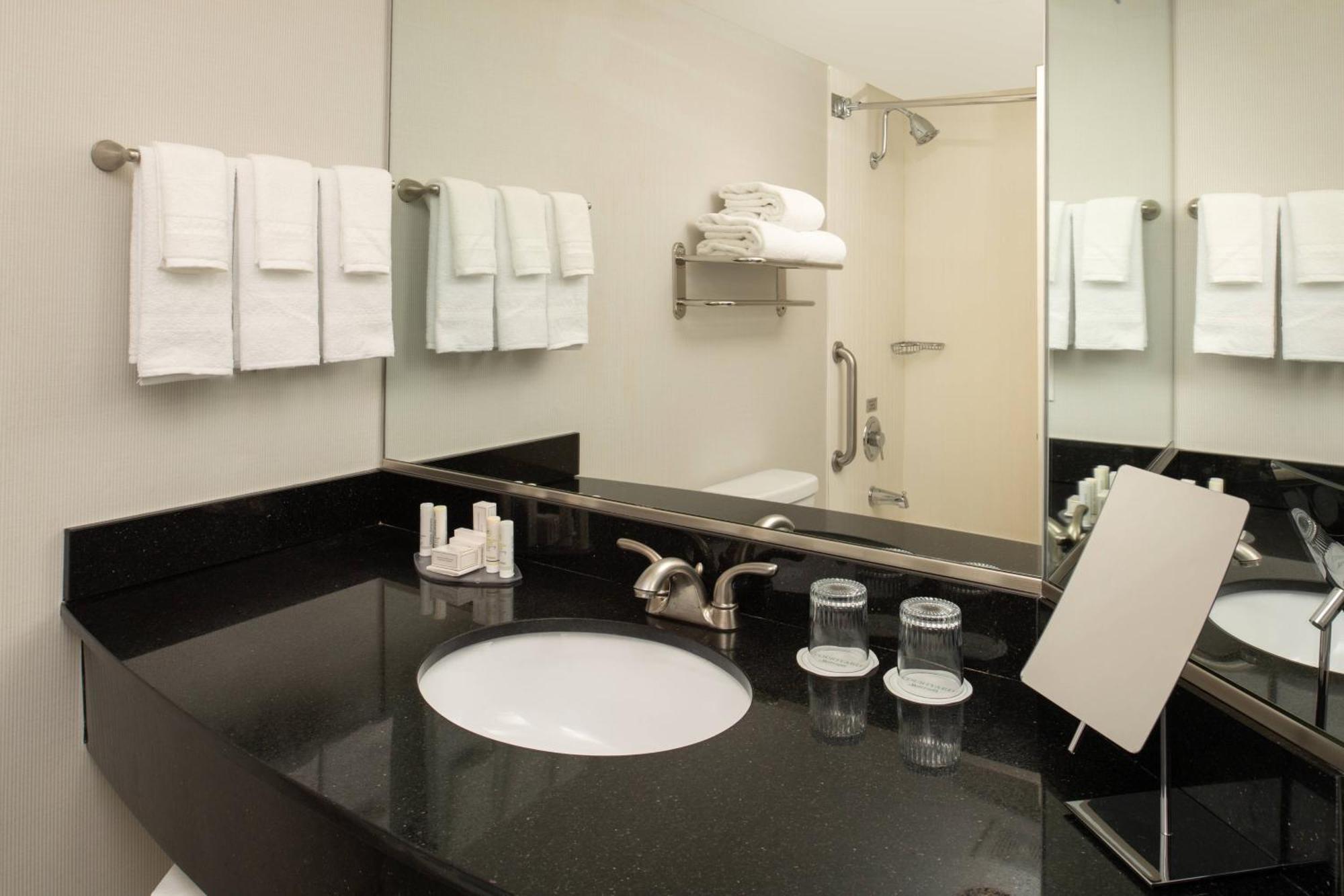 Hotel Courtyard By Marriott Portland Airport Exterior foto